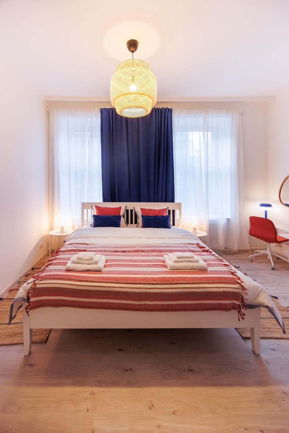 Photo of the whole room, Bedroom