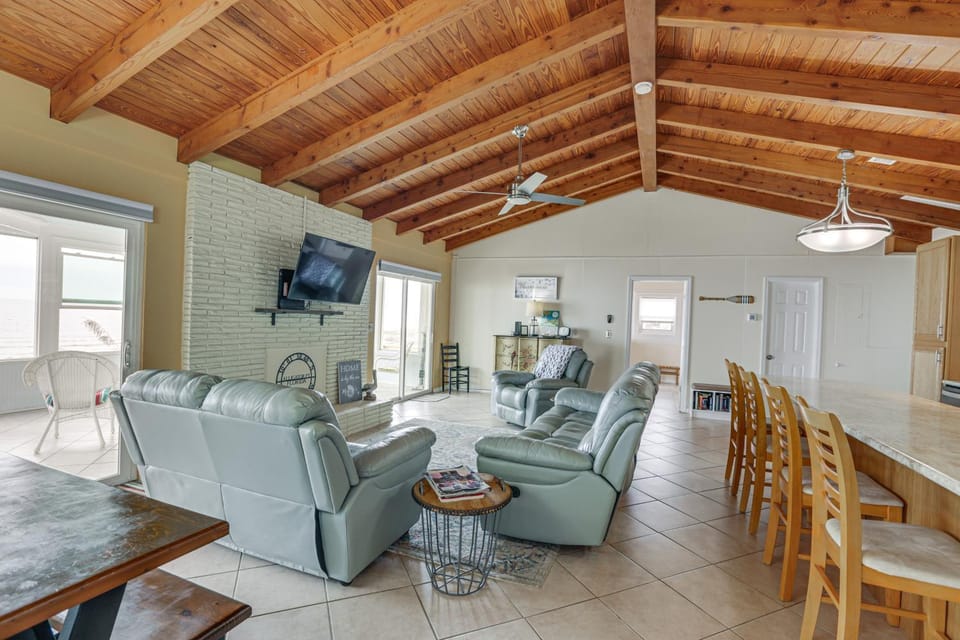 Beachfront Alligator Point Retreat: Steps to Sand! House in Florida