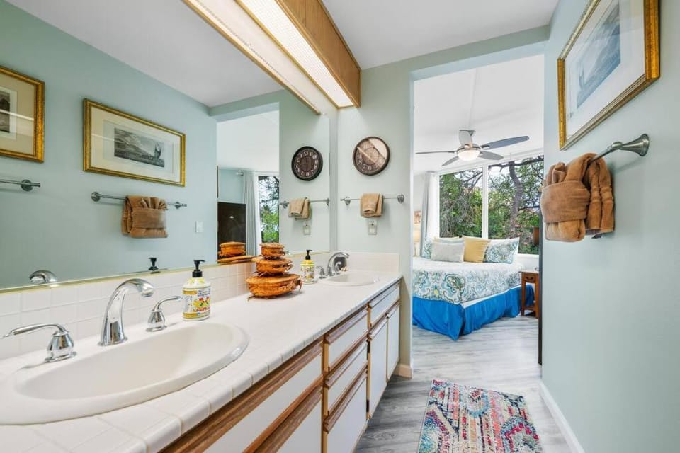 Bathroom, towels