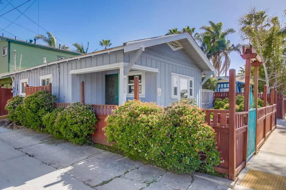 Ocean Beach Cottage House in Ocean Beach