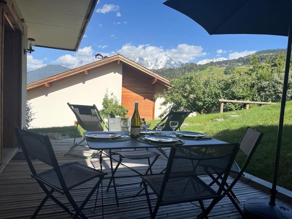 Spacious flat facing Mont Blanc Apartment in Combloux