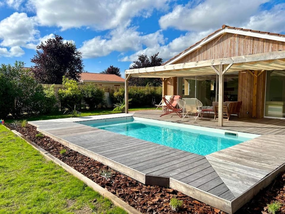 Property building, Patio, Day, Natural landscape, Garden, Garden view, Pool view, Swimming pool, sunbed