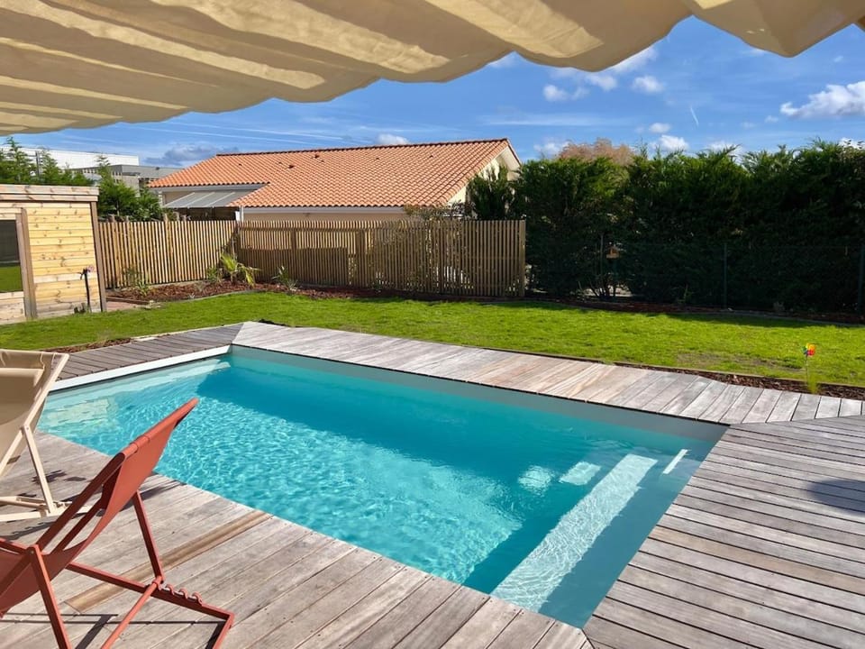 Patio, Day, Pool view, Swimming pool, sunbed