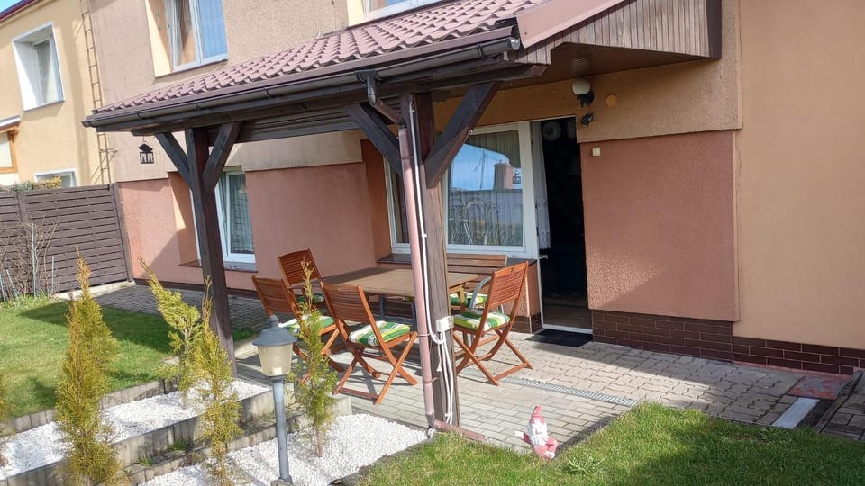 Property building, Patio, Garden, Balcony/Terrace, Garden view