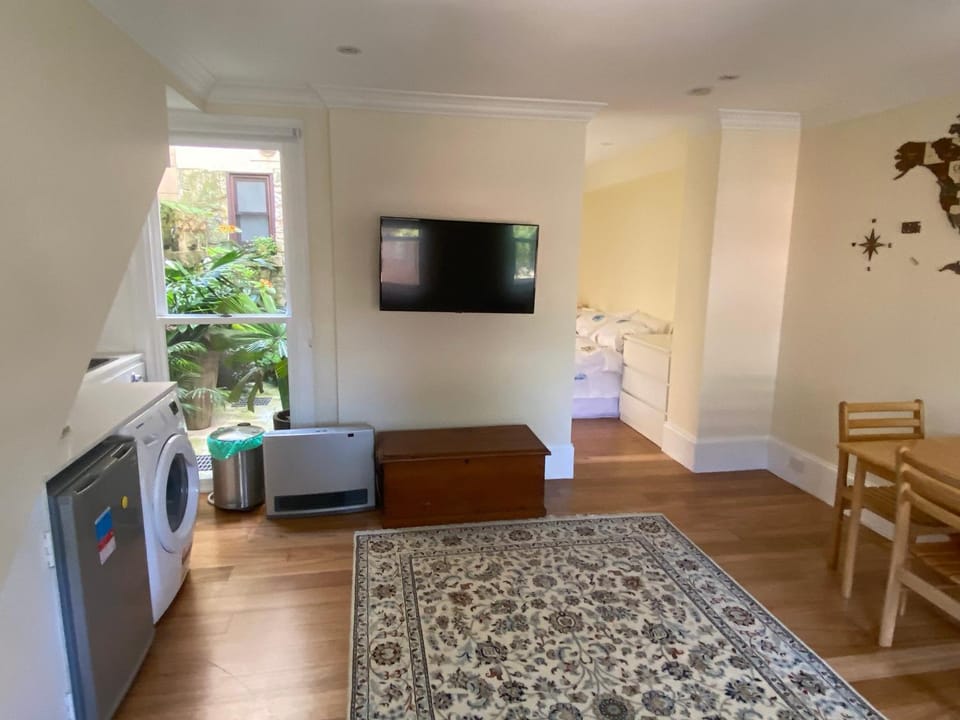 Living room, Photo of the whole room