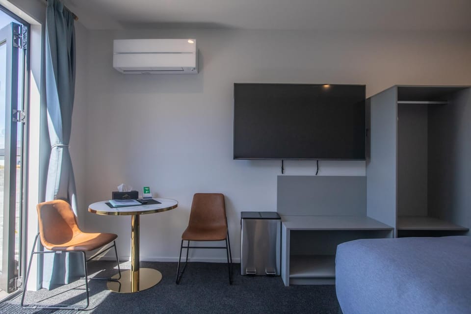 TV and multimedia, Seating area
