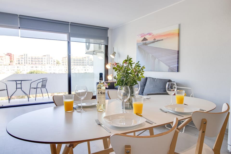 Living room, Seating area, Dining area, Food