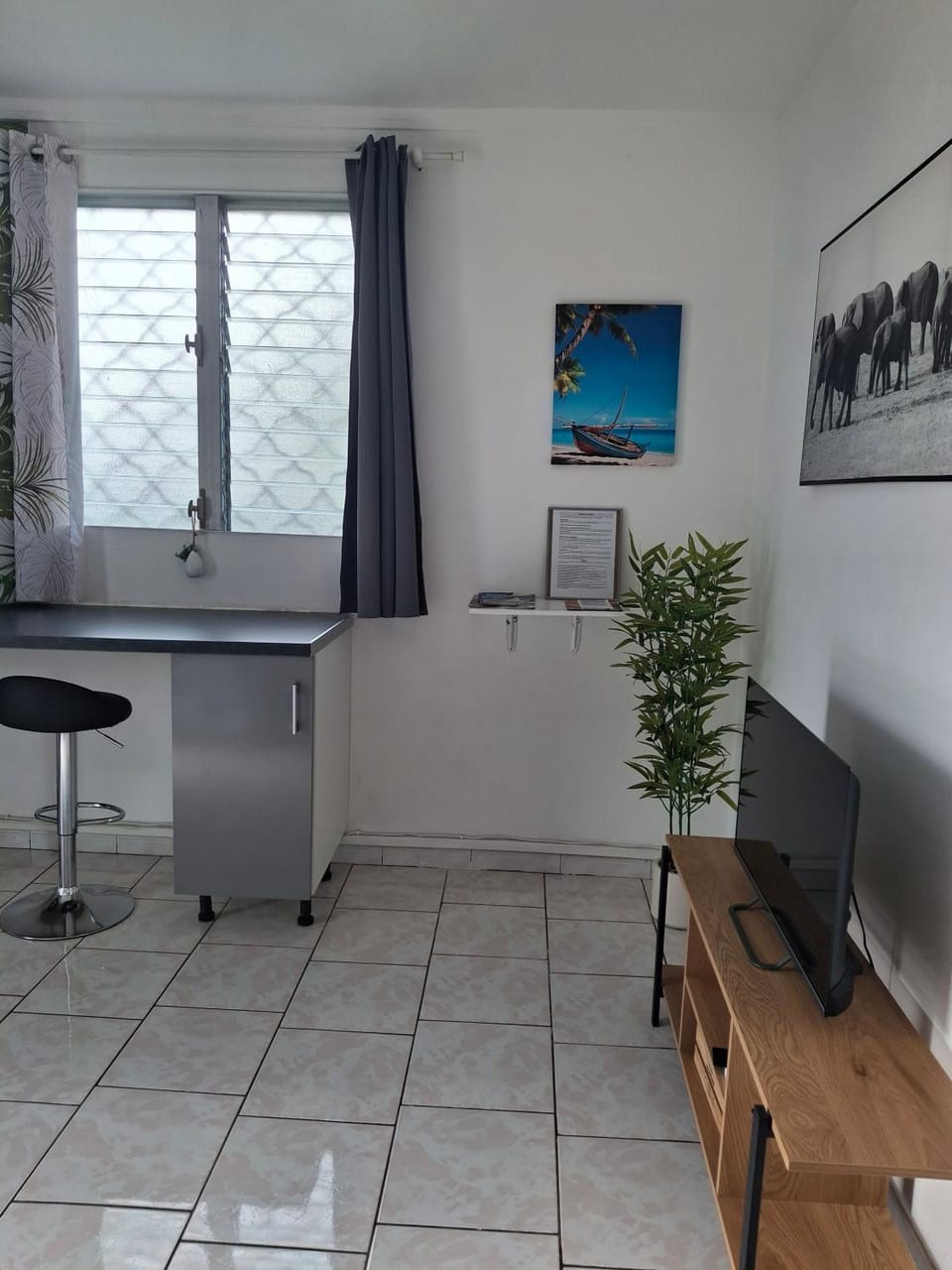 Hébergement en rez-de jardin clos proche de l'aéroport et des commodités Apartment in Martinique