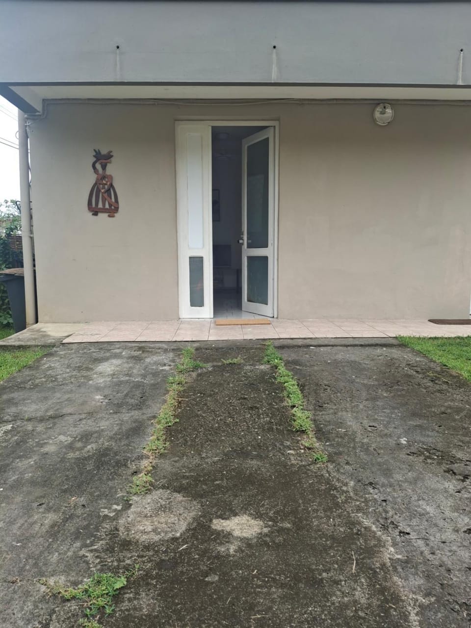 Hébergement en rez-de jardin clos proche de l'aéroport et des commodités Apartment in Martinique
