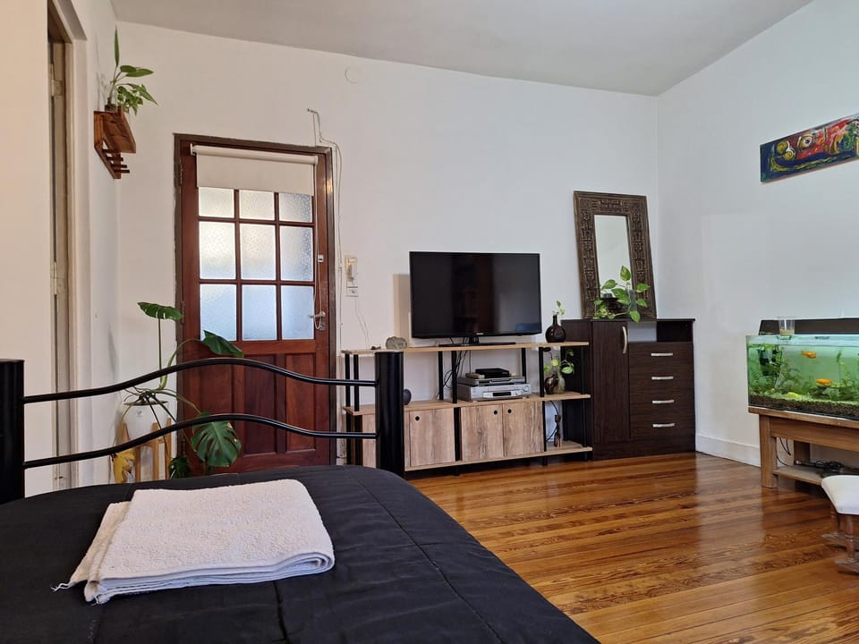 Habitación grande y luminosa cerca del subte linea B Vacation rental in Buenos Aires
