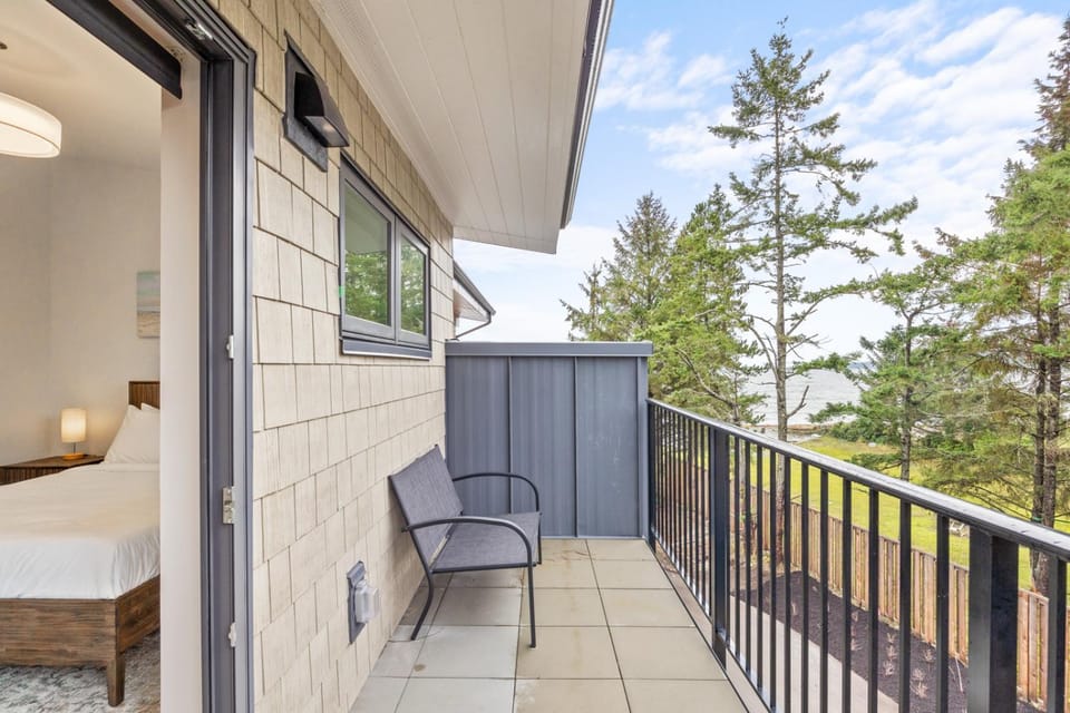 Patio, Spring, Day, Natural landscape, View (from property/room), Balcony/Terrace