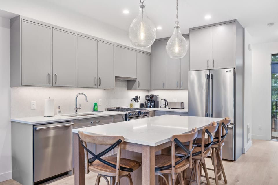 Kitchen or kitchenette, Dining area, oven, stove