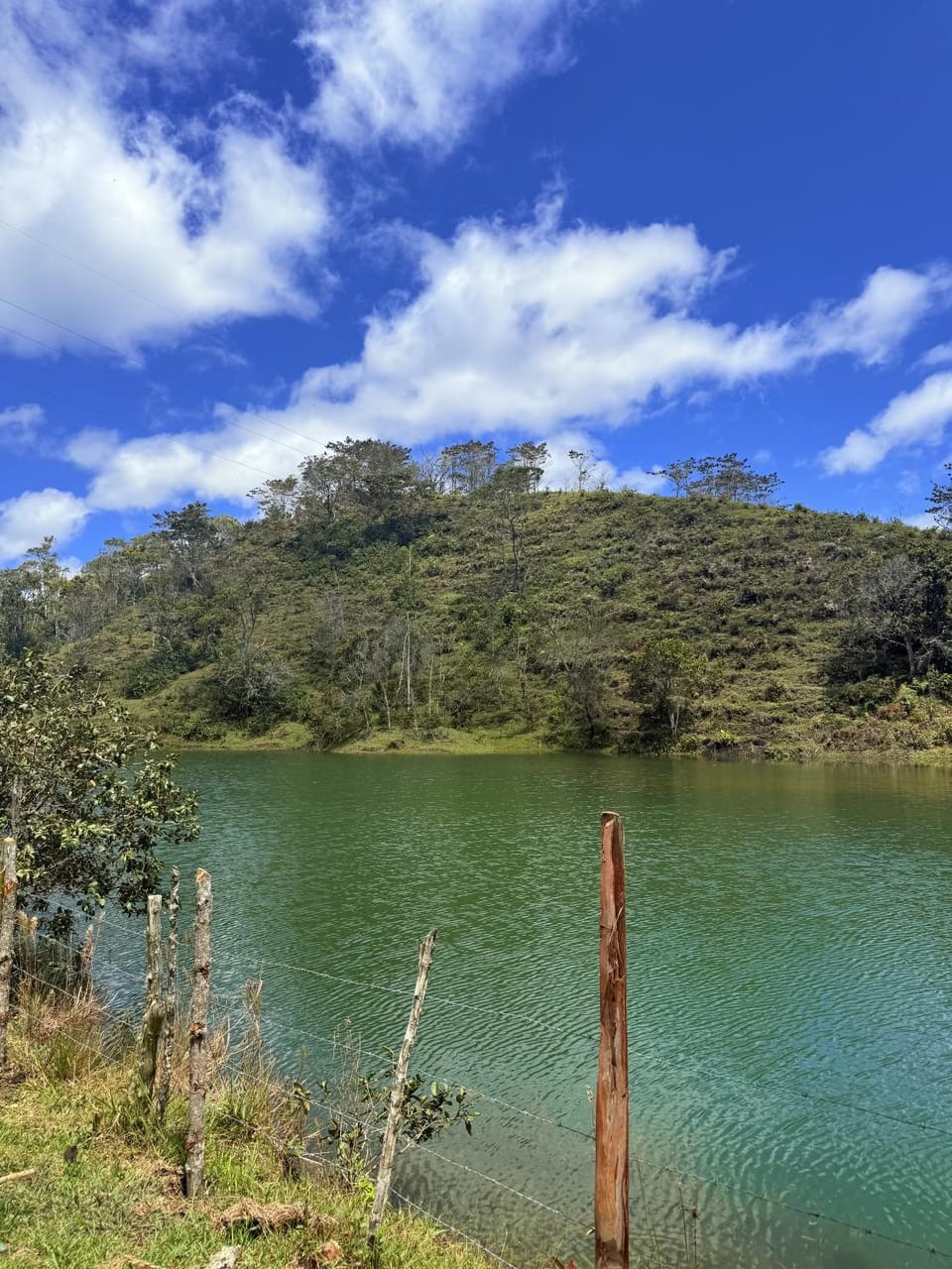 La Escondida, con acceso al lago House in Antioquia
