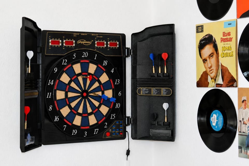 Darts, Game Room