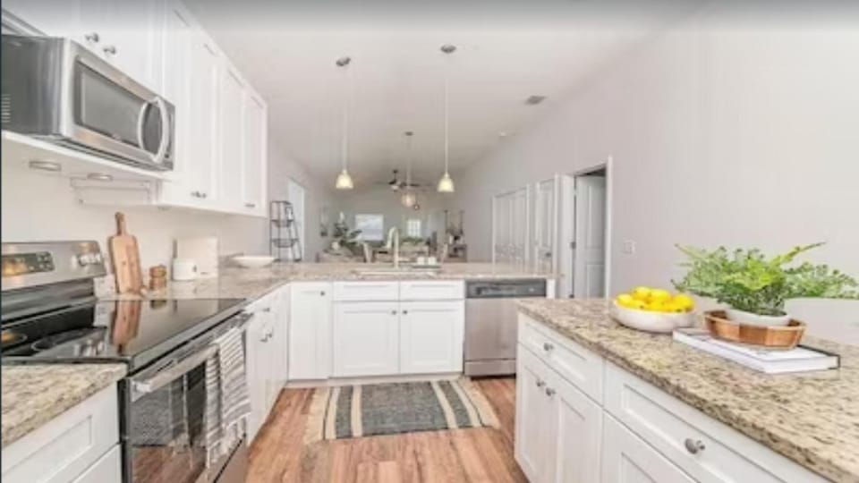 Bright 3BR Cottage near the Beach and Downtown House in Saint Augustine