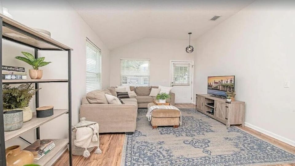 Bright 3BR Cottage near the Beach and Downtown House in Saint Augustine