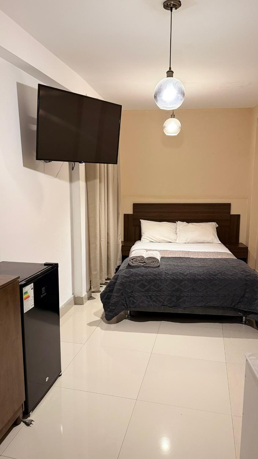 Communal lounge/ TV room, Bed, TV and multimedia, Photo of the whole room, Evening entertainment, Bedroom