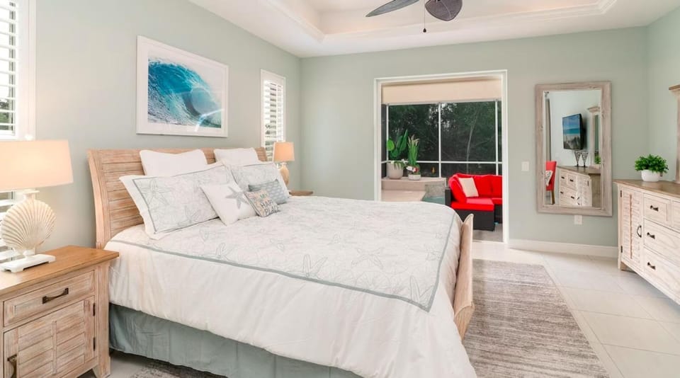 4BR Beach House Private Pool Minutes to Beach House in Marco Island
