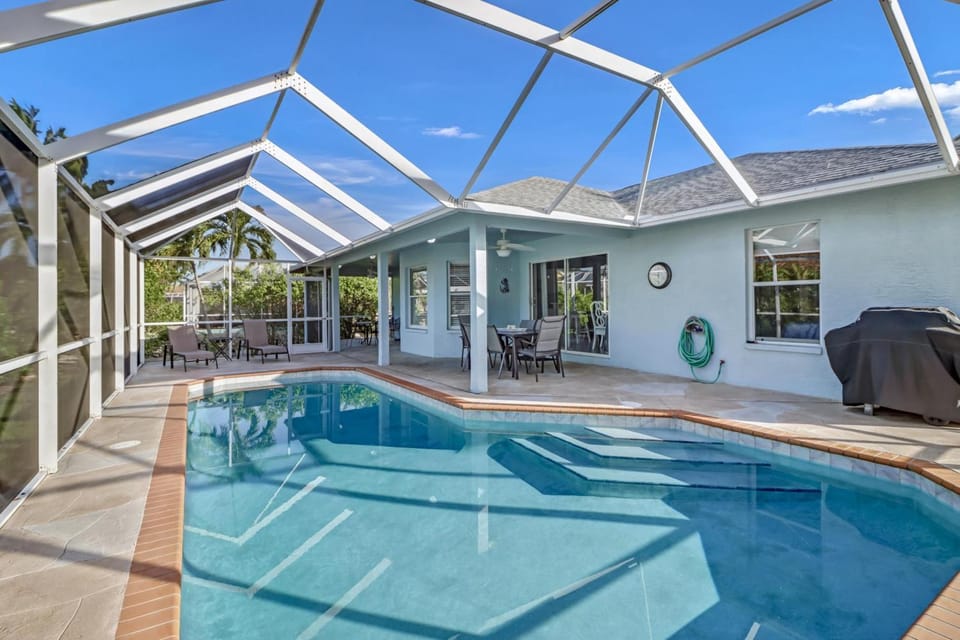3BR Pristine House with Pool in Marco l Close to Beaches House in Marco Island