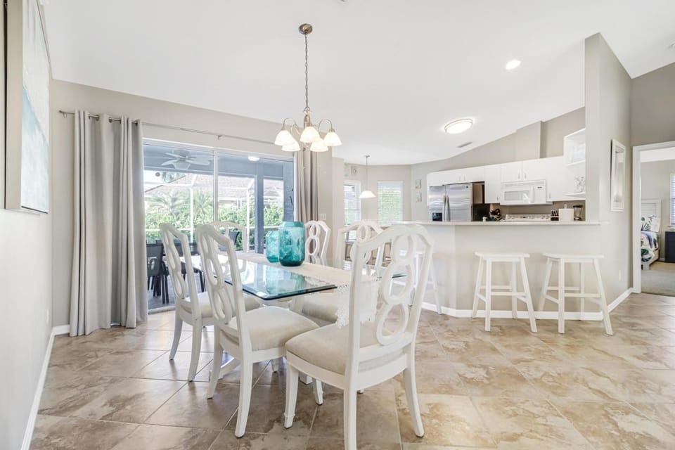 3BR Pristine House with Pool in Marco l Close to Beaches House in Marco Island