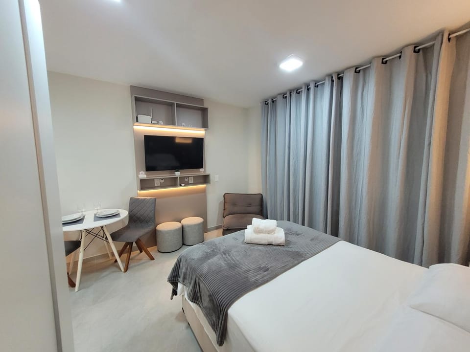 Bed, Seating area