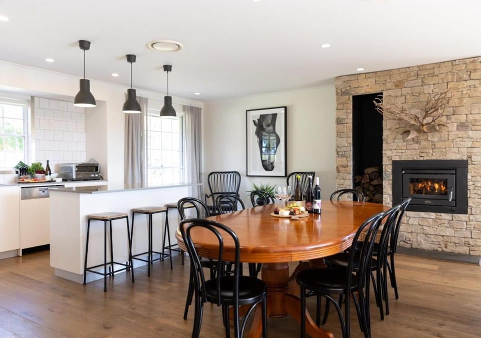 Winter, Dining area, flat iron