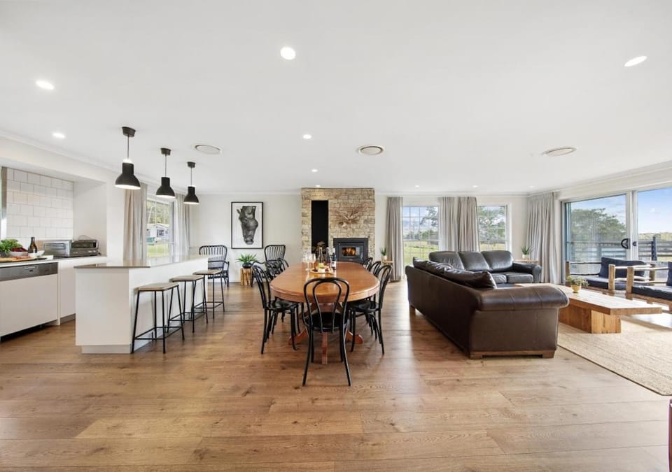 Living room, Dining area, kitchen