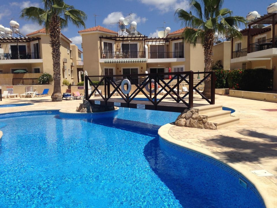 Swimming pool, Swimming pool