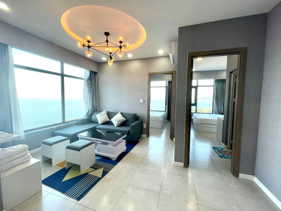 Bed, Bathroom, Living room, Photo of the whole room, Seating area, Bedroom, towels