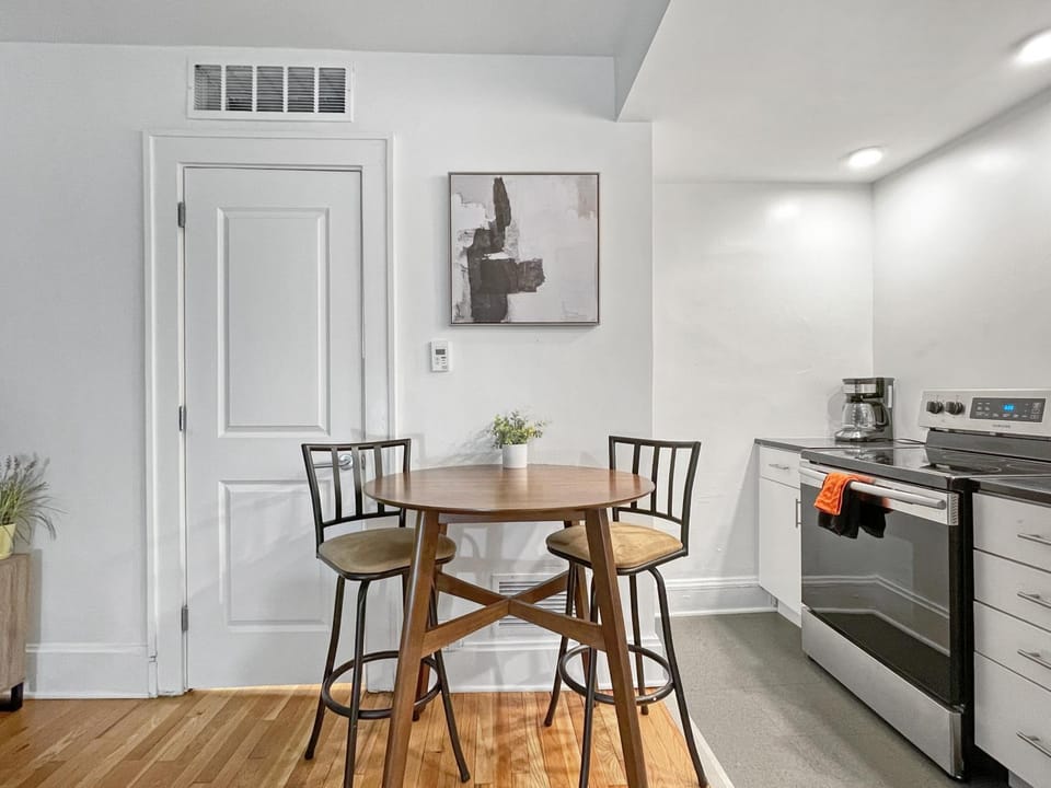 Quiet 1 Bed Studio Heart of Downtown Apartment in Des Moines
