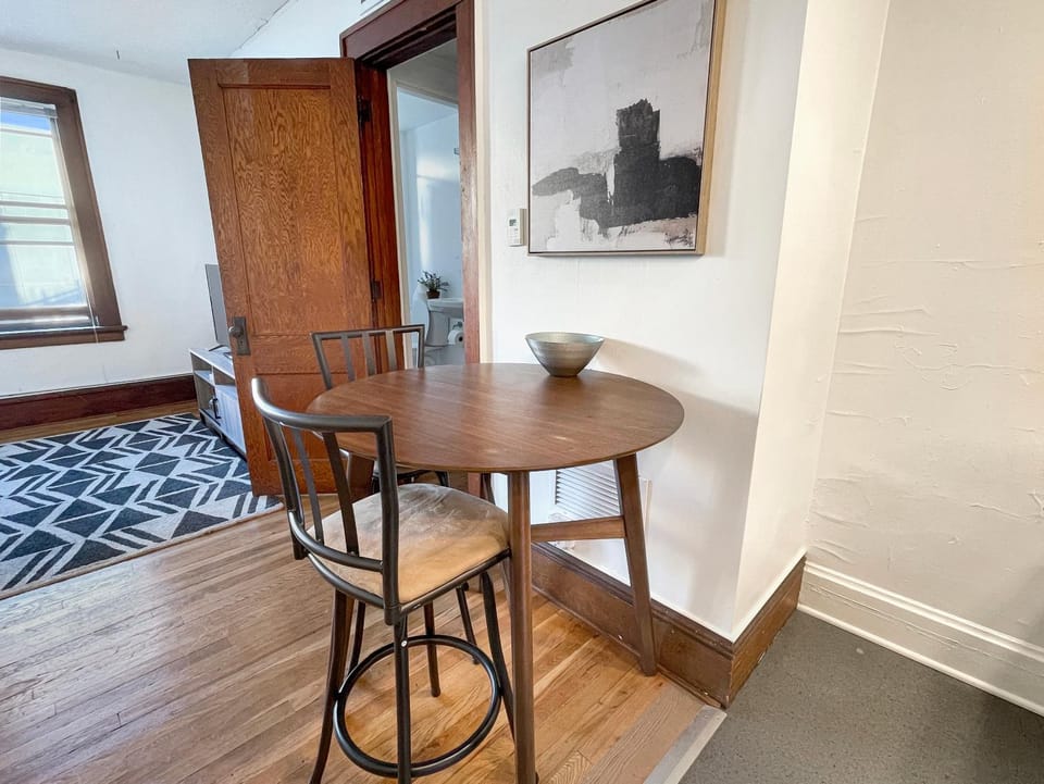 1 Bed Apt on Grand - Walk to 3 Breweries! Apartment in Des Moines