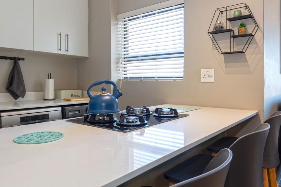 Kitchen or kitchenette, pet friendly, stove