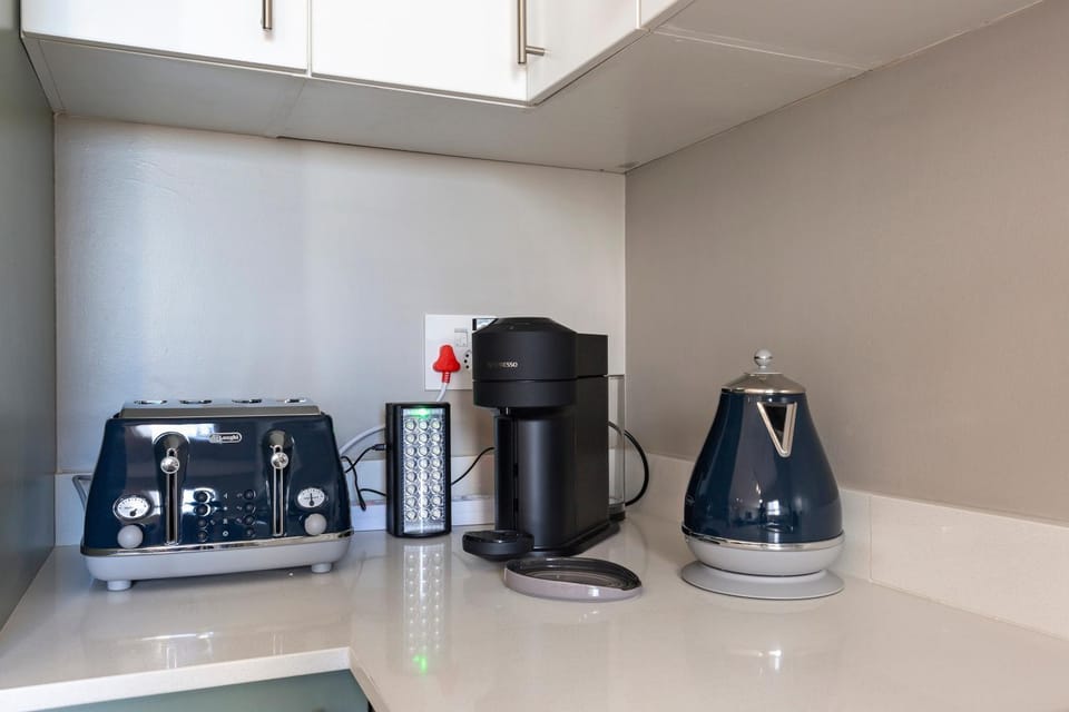 Coffee/tea facilities, toaster
