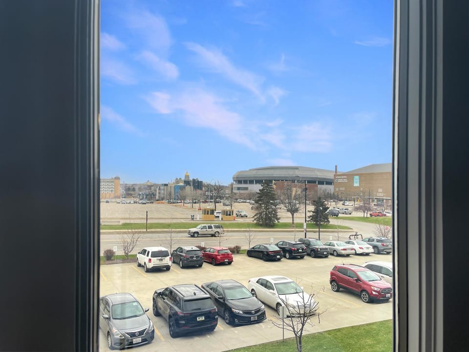 Downtown 1BR by Steps from Wells FREE PARKING Apartment in Des Moines