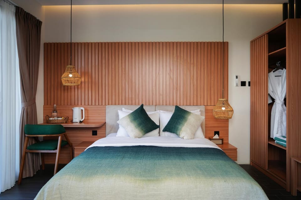Photo of the whole room, Bedroom