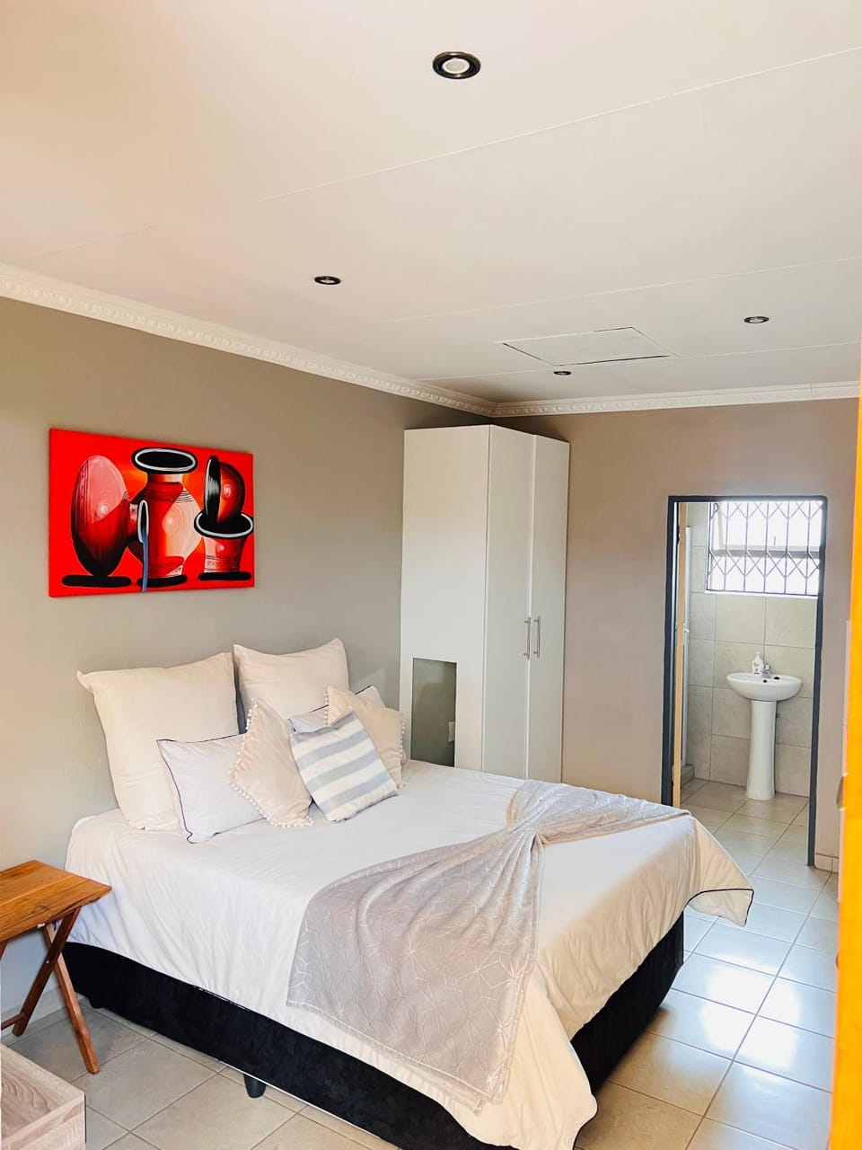 OGL Guesthouse Bed and Breakfast in Gauteng