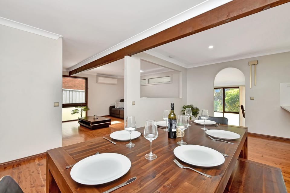 NEW PropertyBreezy Bayside Haven at Brightwaters House in Lake Macquarie