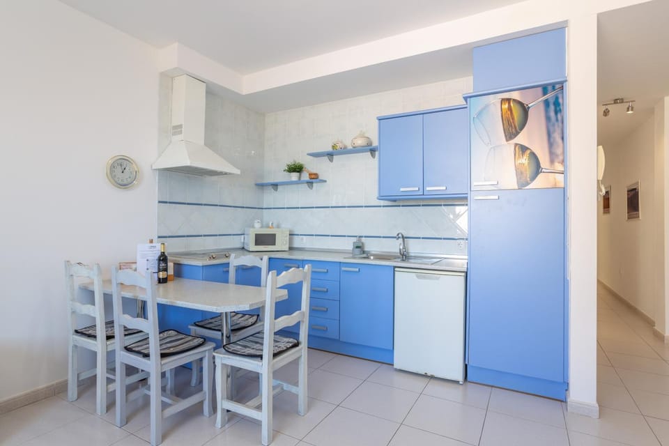 Property building, Kitchen or kitchenette, Living room