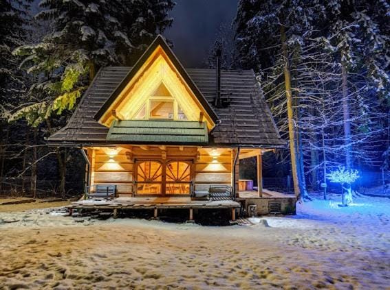 Domek z prywatnym jacuzzi i ogrodem w lesie - Chata pod Nosalem Zakopane Chalet in Zakopane