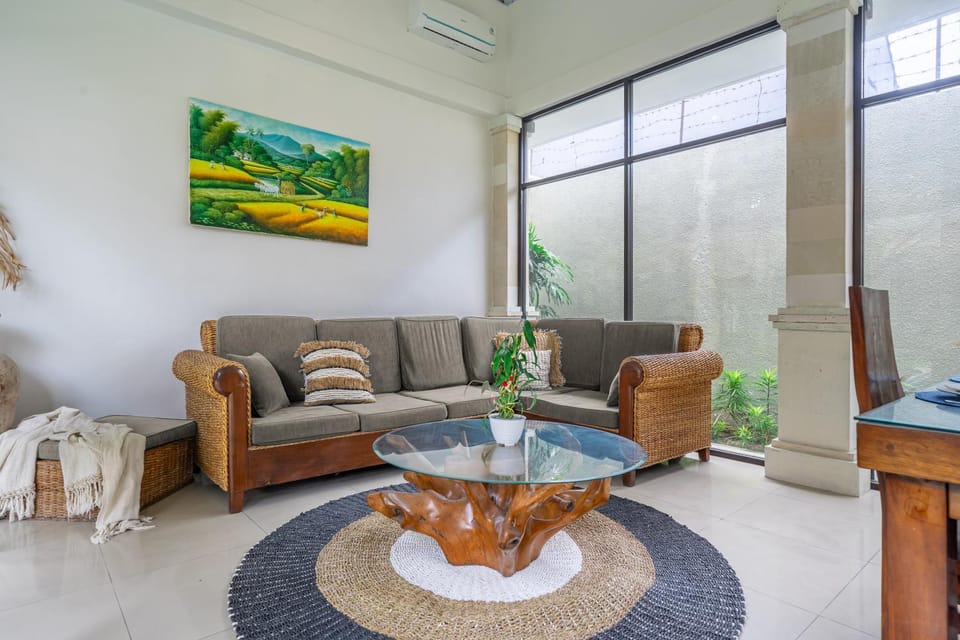 Living room, Seating area, air conditioner