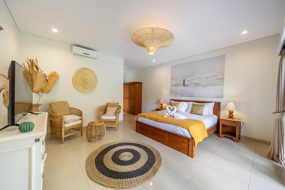 Bed, TV and multimedia, Bedroom, wardrobe, air conditioner
