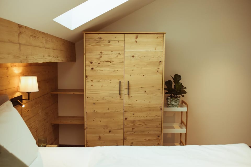 Photo of the whole room, wardrobe