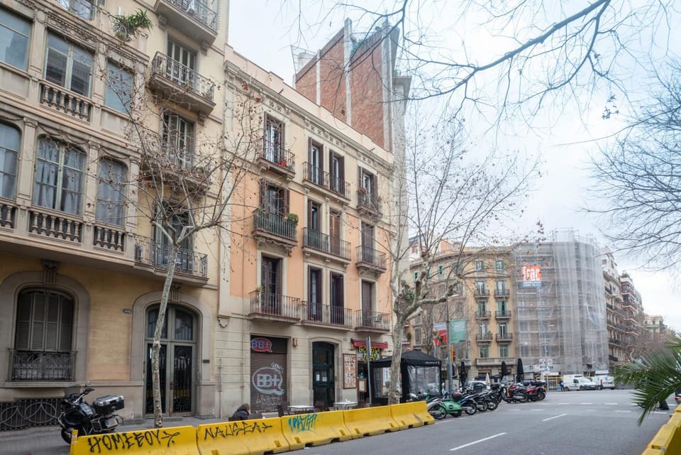 Barcelona Eixample Apartment in Barcelona