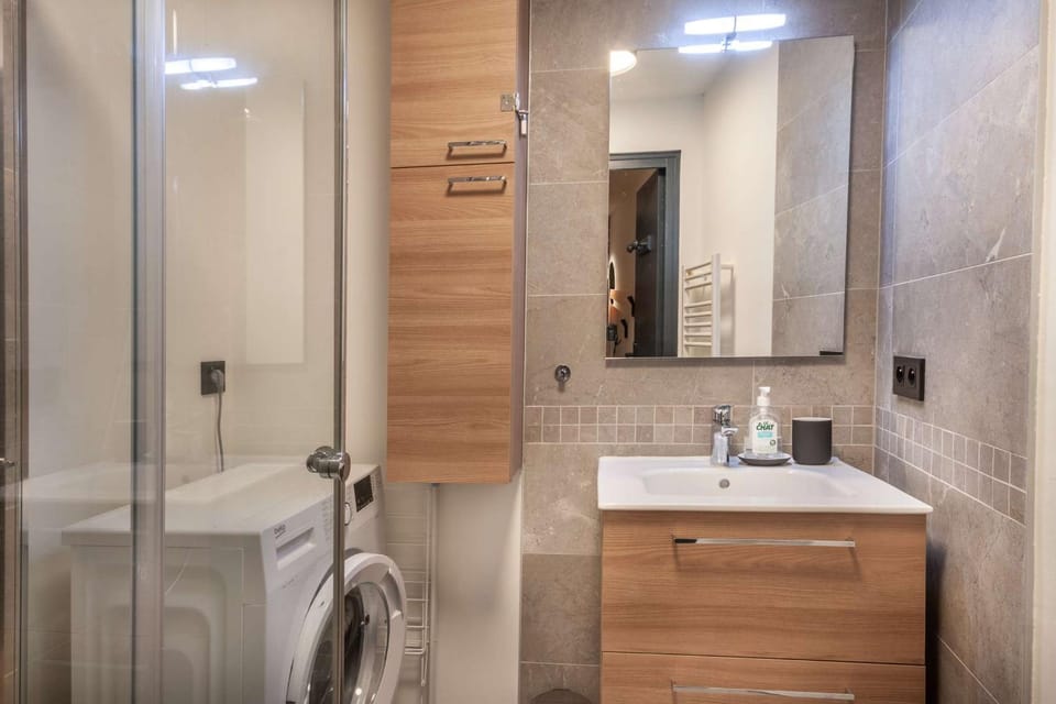 Shower, Bathroom, washing machine