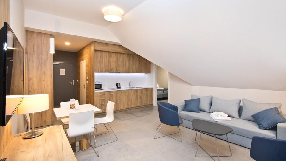 TV and multimedia, Kitchen or kitchenette, Living room