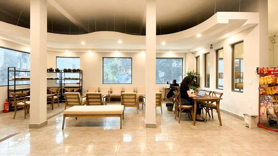Communal lounge/ TV room, Lobby or reception