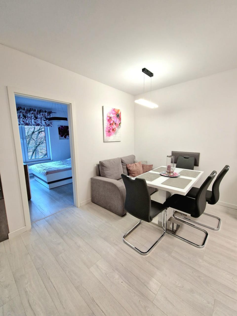 Seating area, Dining area