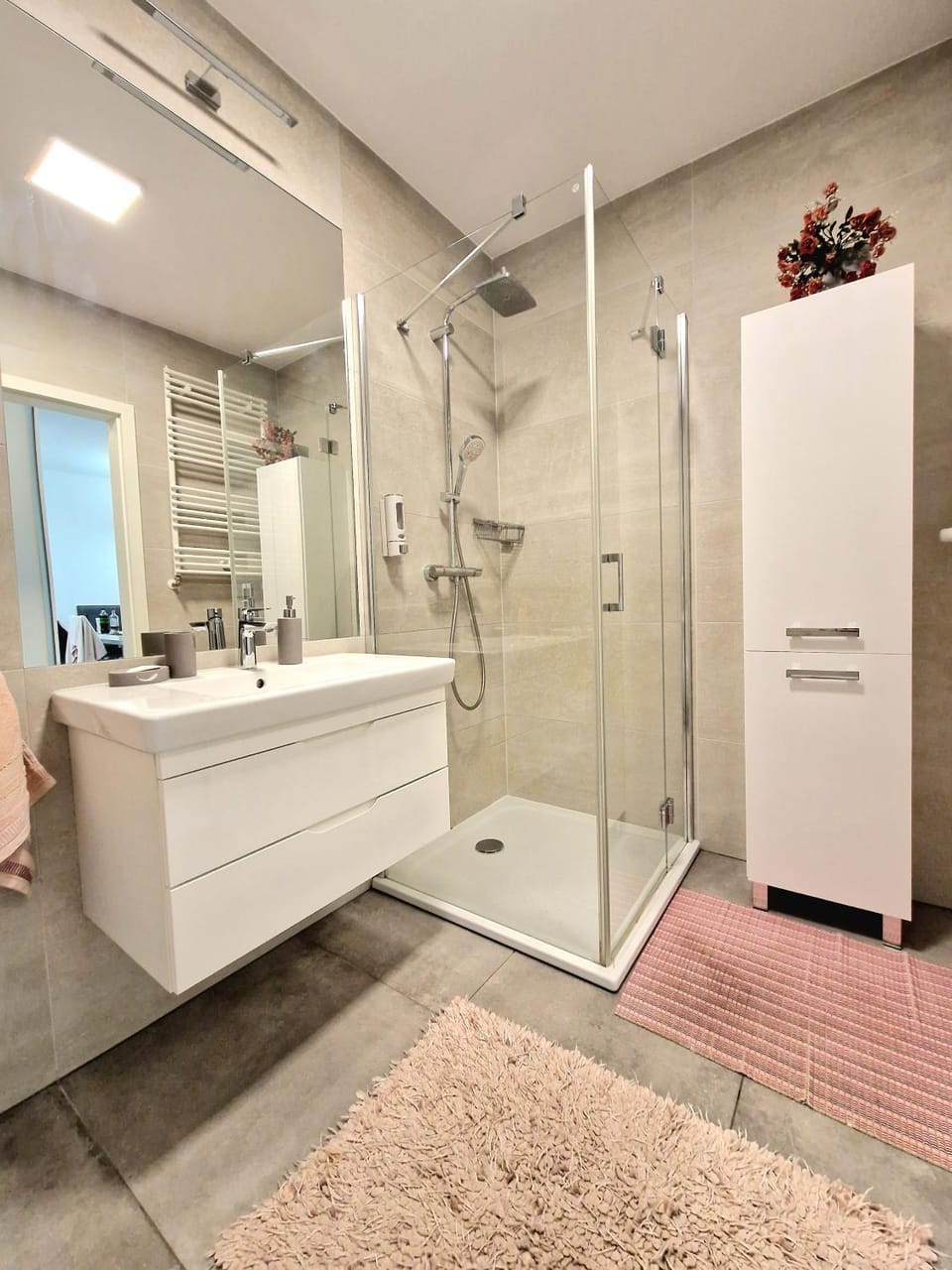 Shower, Bathroom, towels