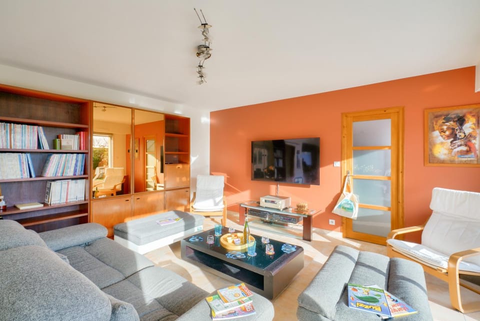 Communal lounge/ TV room, Living room