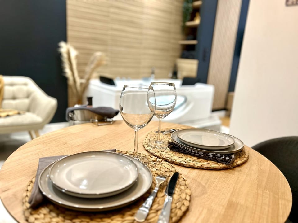 Restaurant/places to eat, Dining area, Meals, Dinner